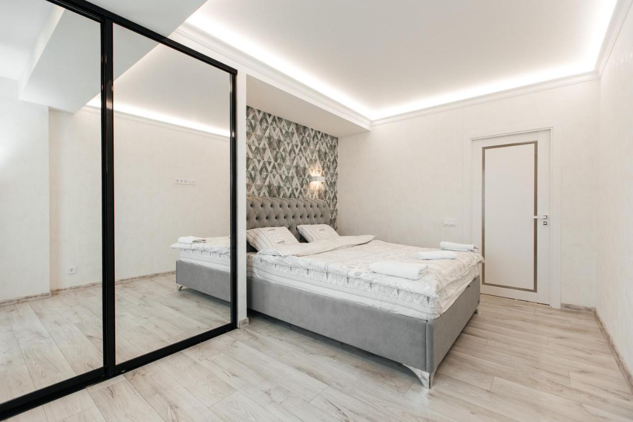 Main Street Sky House Apartments 키시나우 외부 사진