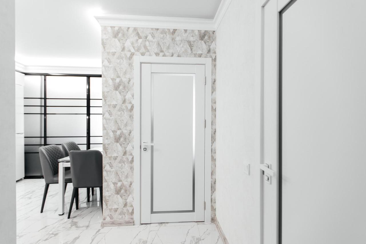 Main Street Sky House Apartments 키시나우 외부 사진