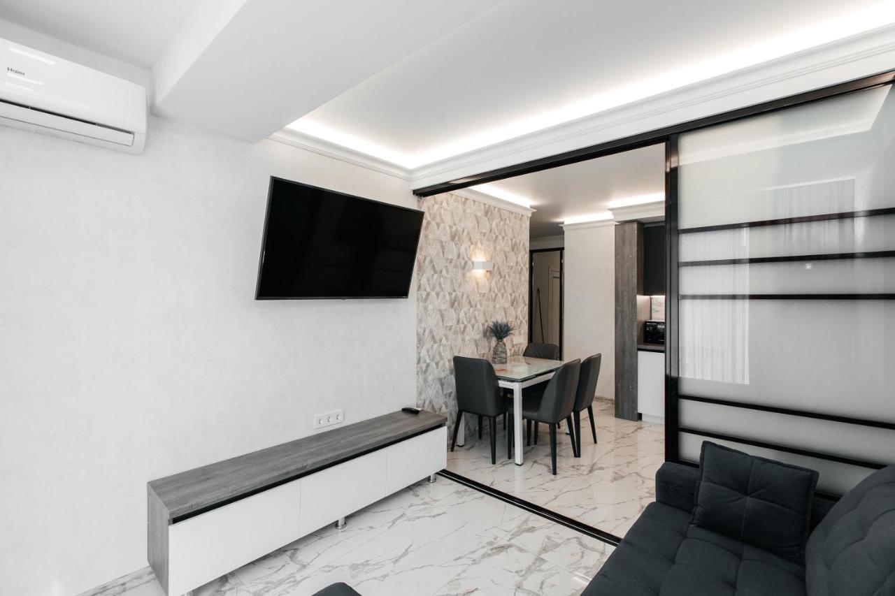 Main Street Sky House Apartments 키시나우 외부 사진