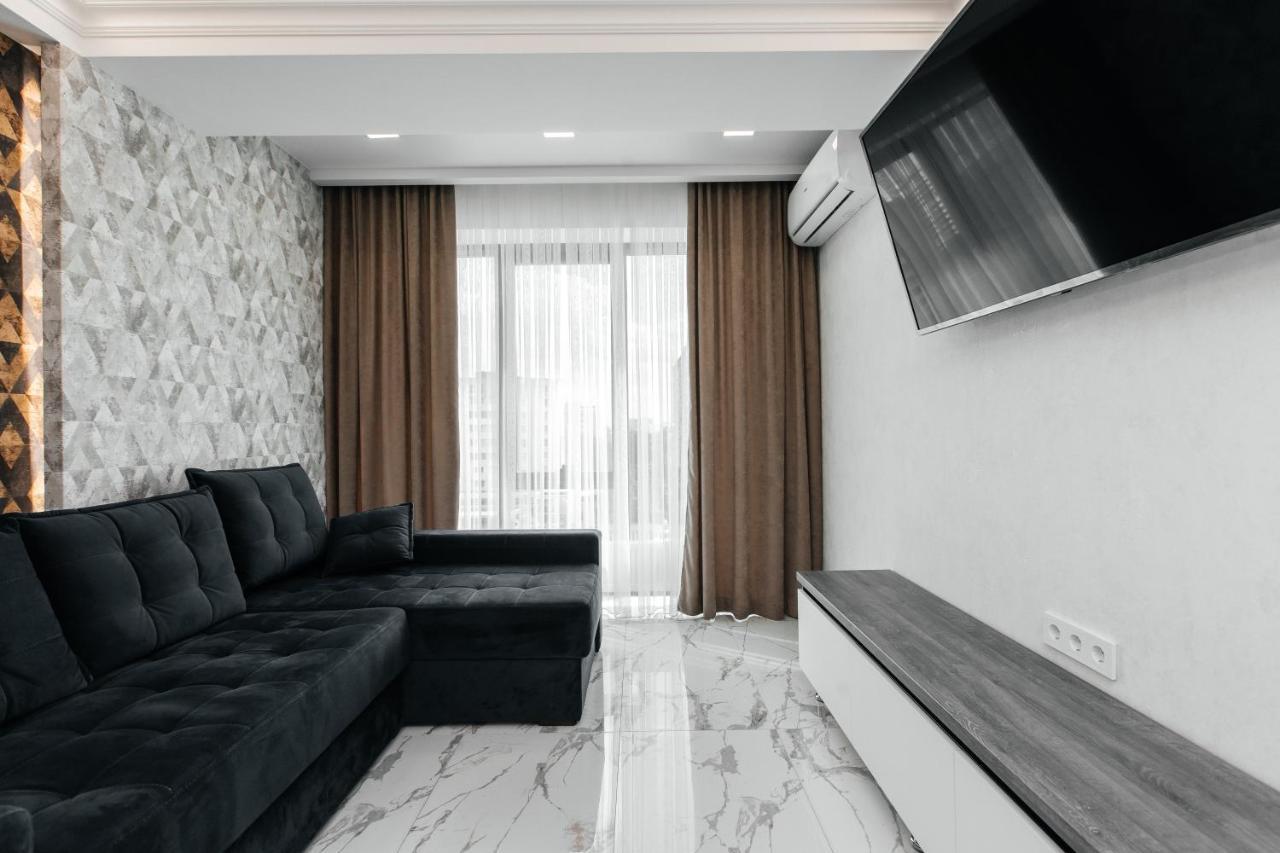 Main Street Sky House Apartments 키시나우 외부 사진