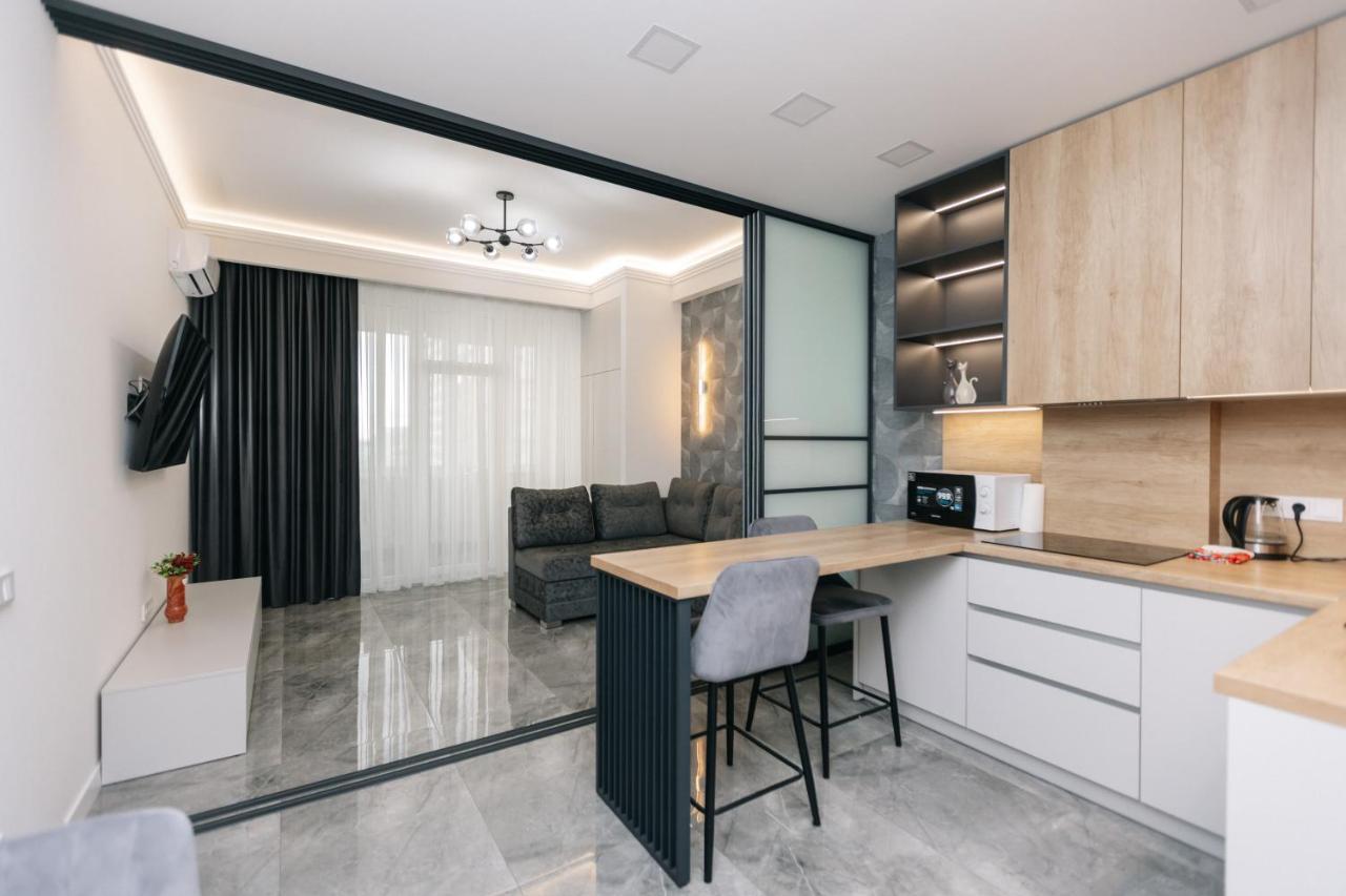 Main Street Sky House Apartments 키시나우 외부 사진