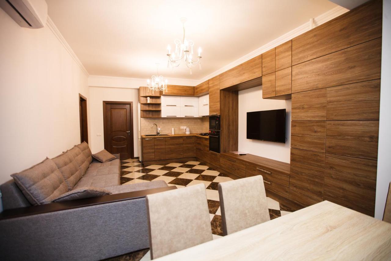 Main Street Sky House Apartments 키시나우 외부 사진