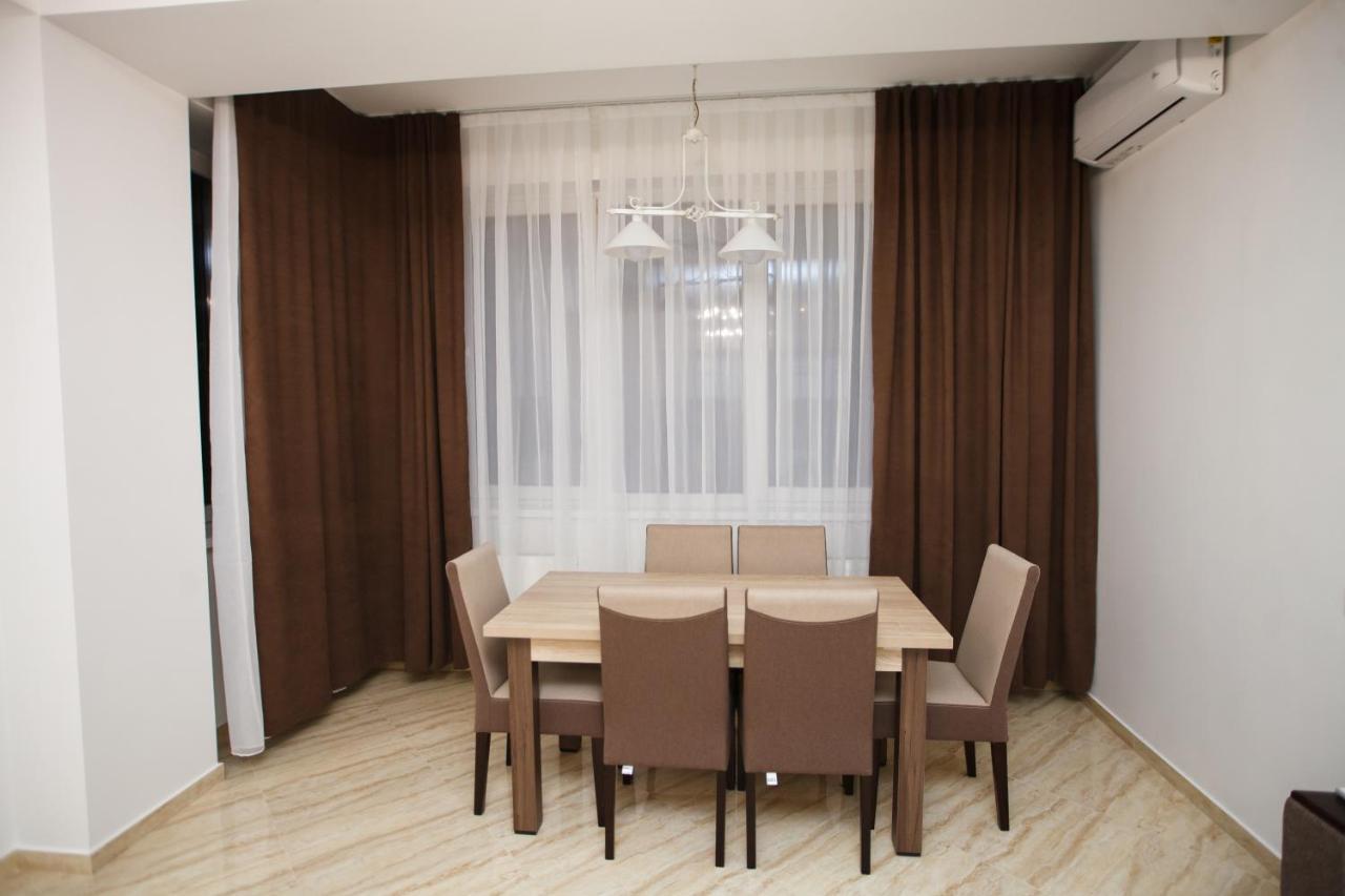Main Street Sky House Apartments 키시나우 외부 사진