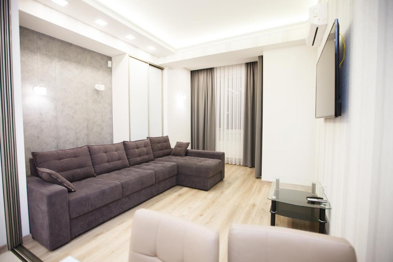 Main Street Sky House Apartments 키시나우 외부 사진