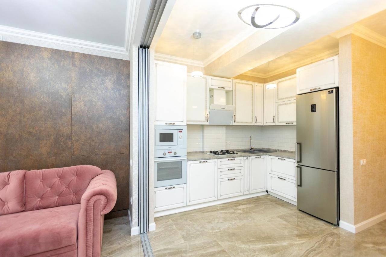 Main Street Sky House Apartments 키시나우 외부 사진