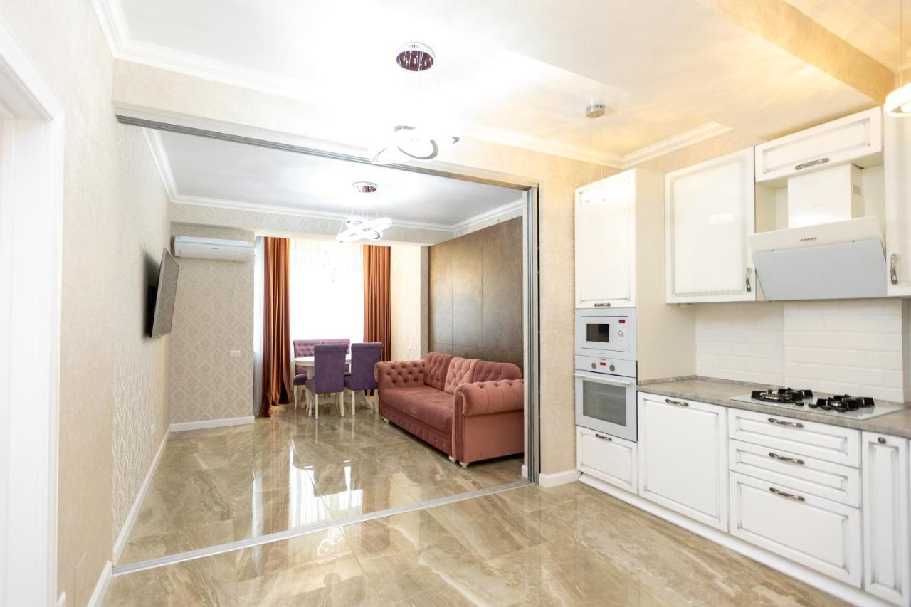 Main Street Sky House Apartments 키시나우 외부 사진